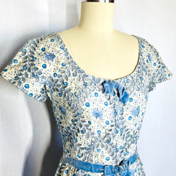 Vintage 50s 60s Blue Eyelet Wiggle Pencil Dress Size M Medium Floral VLV Pinup - Picture 3 of 7